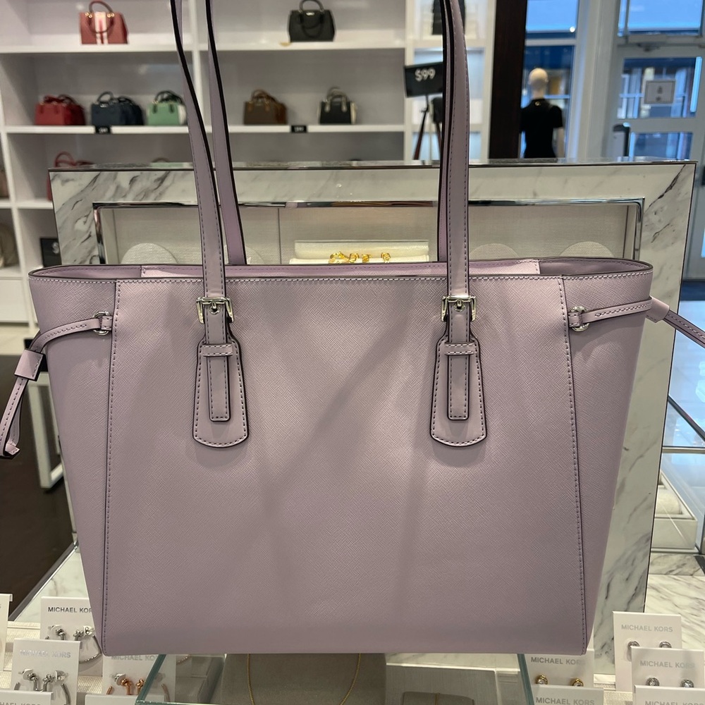 MICHAEL KORS Voyager Large Saffiano Leather Shoulder Tote Bag
Light Quartz 
NWT - Picture 11 of 16